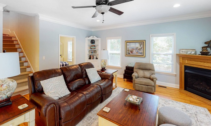 Ocean Ridge Casa | Sun-kissed home with AC, fireplace & W/D - short drive to the beach