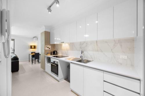 Rockingham Apartamento | Sun Sand & Style Cozy 2BR Coastal Retreat in Rockingham