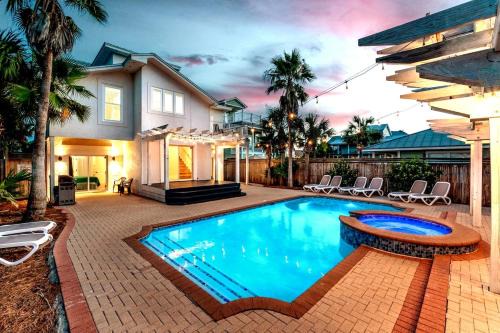 Crystal Beach Casa | SunBelievable Heated Pool n Golf Cart Deals