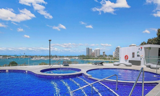 Southport Apartamento | Sundale at Southport Resort style Panorama