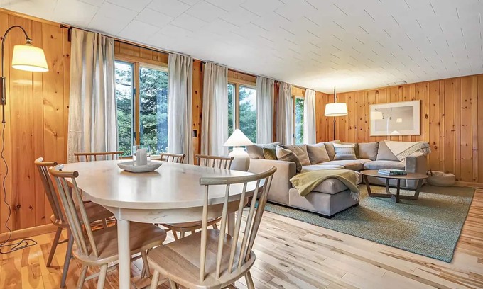 Sunday River Area Chalet De Esquí | Sunday River less than 1 mile! Hot Tub! Fire Pit! Sleeps 10!