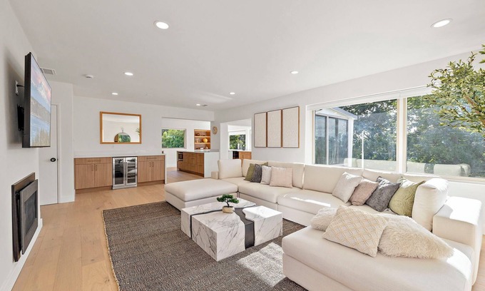 East Queen Anne Casa | Sunlit & Spacious Seattle Home near Space Needle