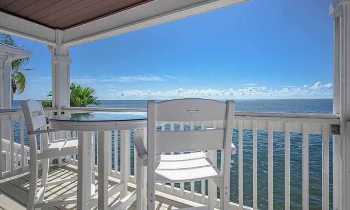 Coquina Key Condominio | Sunny 1 Bedroom Condo on the Water in St. Petersburg, Florida