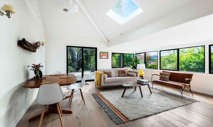 Sylvia Park Cabaña | Sunny 2 Bedroom Garden Cottage with Hot Tub on Topanga State Park