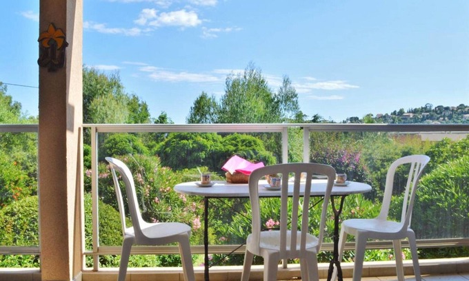 Le Lavandou Apartamento | Sunny 2-Room Apartment for 4 with Terrace, AC, and Parking, Near Saint-Clair Beach