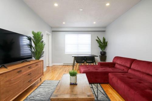Cote-Des-Neiges—Notre-Dame-De-Grace Apartamento | Sunny 2BR unit in Montreal