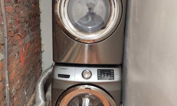 Roxbury Apartamento | sunny and oversized in quiet area