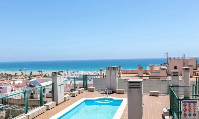 Garrucha Apartamento | Apartamento soleado cerca de Paseo