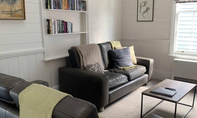 Invermay Casa | Sunny Character 1800's Cottage