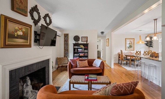 Charlottesville Casa | Sunny & Cozy Walkable Downtown Cottage