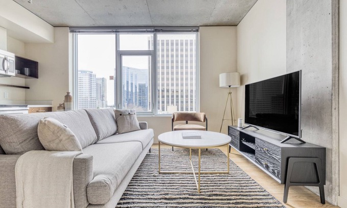 Northwest Bellevue Apartamento | Sunny Downtown Bellevue 1BR w/ Lounge & Gym, near Shops, by Blueground