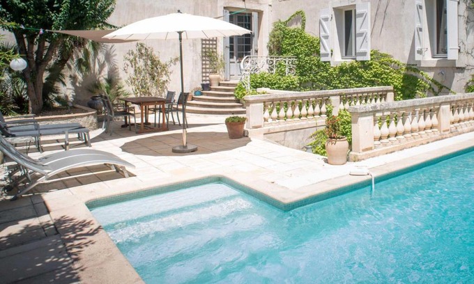 Poilhes Casa | Sunny Historic House in Canal du Midi Village with Pool near Beaches