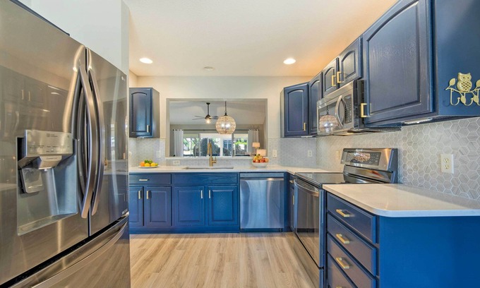 Winifred Cabaña | Sunny Home w/ Golf Cart in The Villages!