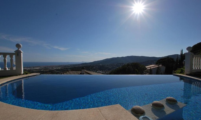 Cabrils Apartamento | Sunny house