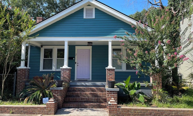Midtown Casa | Sunny Ivy Bungalow next to it all!