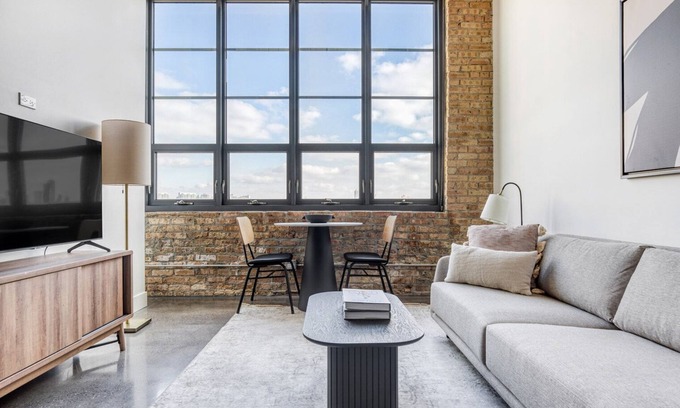 Sheffield Neighbors Apartamento | Sunny Lincoln Park 2BR w/ Lounge, Roof & Gym, near DePaul, by Blueground