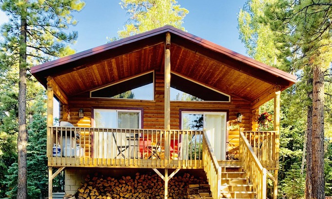 Meadow View Heights Casa | Sunny Log Cabin cerca de Zion y Bryce en Duck Creek Village con Wi-Fi
