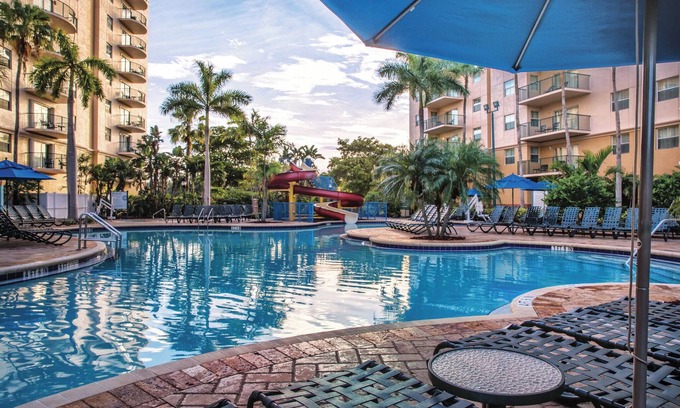Survey Creek Complejo | Sunny Retreat in fabulous Pompano Beach! 1BR/1BA w/ AC, pool, Wifi @ Palm Aire