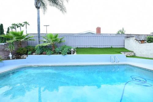 Serra Mesa Casa | Sunny San Diego, Entire home, Pool, Free Parking, BBQ, Pets allowed, family neighborhood!