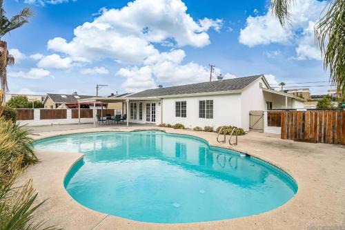 Grantville Casa | Sunny San Diego, Entire home, Pool, Free Parking, BBQ, Pets allowed, family neighborhood!