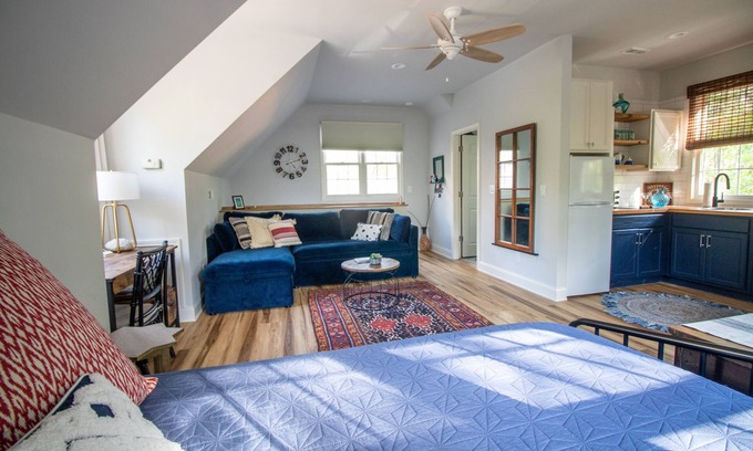 Hampstead Apartamento | Sunny Secluded Super-cute Studio Near Topsail Island & Wilmington, NC
