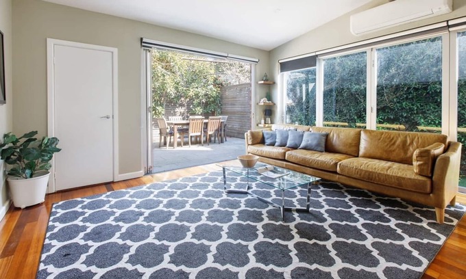 Windsor Casa | Sunny Serenity in Prime Location off Chapel St