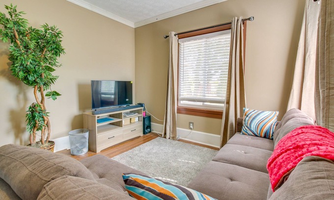 Dayton Condominio | Sunny + Spacious Dayton Condo ~ 1 Mi to Downtown!