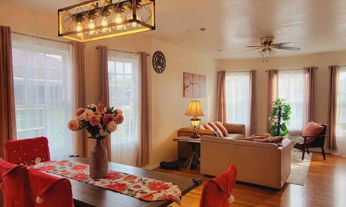 Alameda Casa | Sunny spacious home. Near beach, airport, downtown
