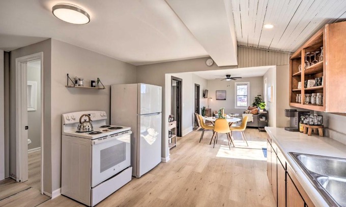 East End Casa | Sunny Superior Home - Swim, Hike, and Explore!