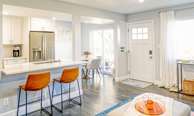 Glenwood Grove - North Iris Casa | Sunny Townhouse 2miles to Pearl St.