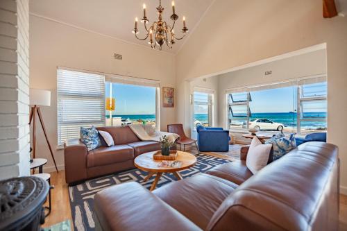 Bloubergstrand Casa | SUNNYSIDE- 5 Bedroom Beach House, Bloubergstrand