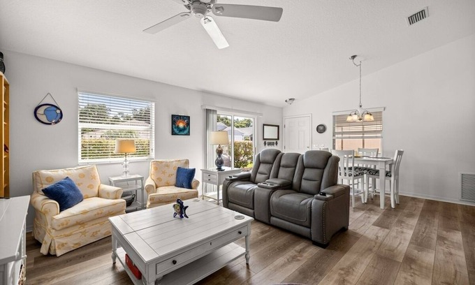 The Villages Casa | Sunnyside Escape in The Villages | Golfcart | BBQ