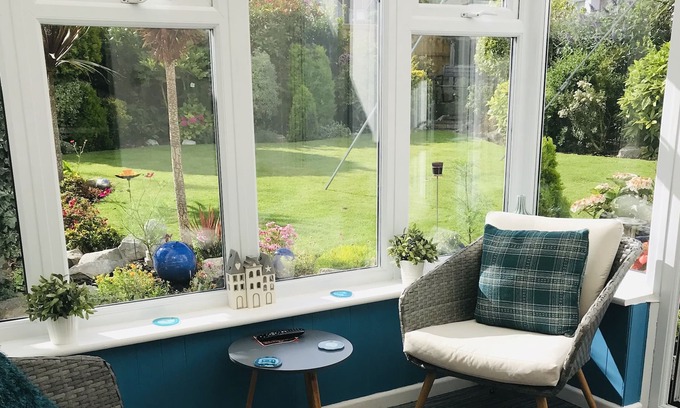 Prestatyn Casa | Sunnyside - Stunning Seaside Home with Hot Tub