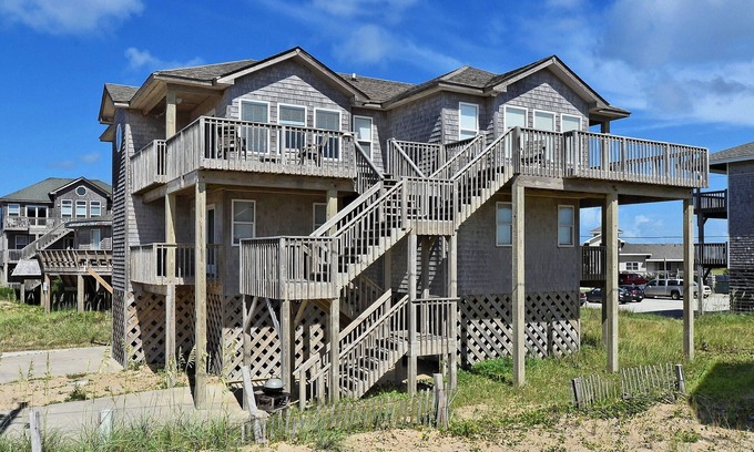 Buxton Cabaña | Sunrise Cottage- Excellent Ocean Views- Steps to Beach- Community Pool