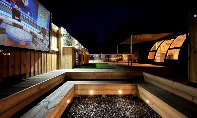 Tenby Alquiler De RV | Sunrise Dome Tent