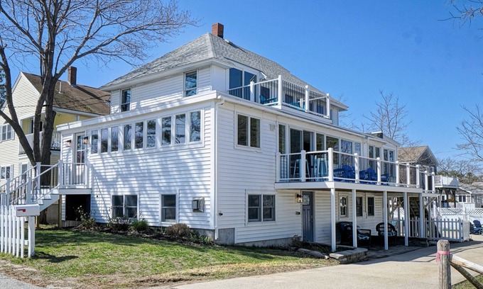 Camp Ellis Casa | Sunrise on Saco Bay, family friendly and great for a relaxing Maine vacation.