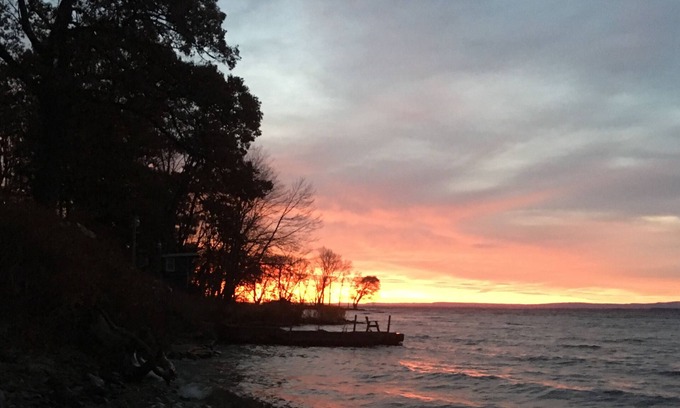 Constantia Casa | Sunrise to Sunset Lakehouse Rental ¡Nuestro lugar feliz frente al mar!