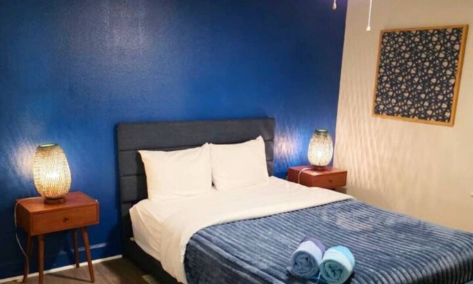 Astrodome Apartamento | Sunset 2Bed 2Bath at footsteps to NRG | Pool | Gym