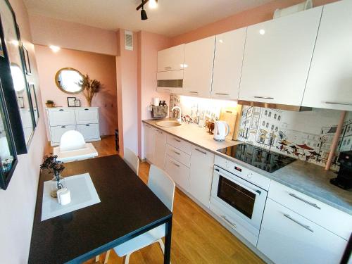 Ventspils Apartamento | SUNSET Apartment Near Sea - Family Friendly space with Bath and Good Coffee
