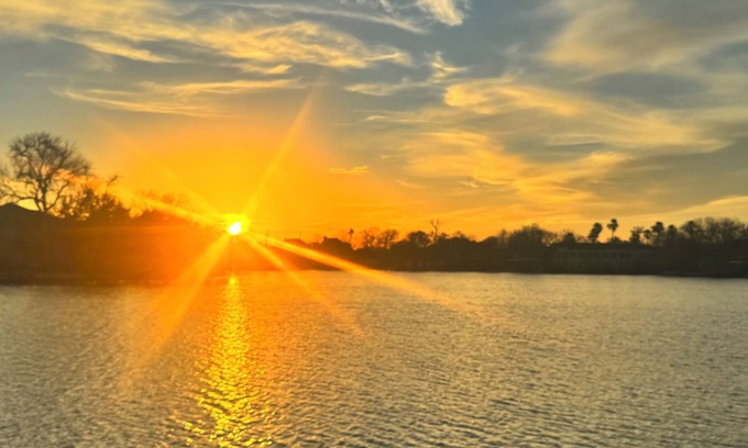 Missouri City Casa | Sunset Dreams: Pool, Hot Tub, Fire Pit, BBQ & Private Dock in Wildlife Haven