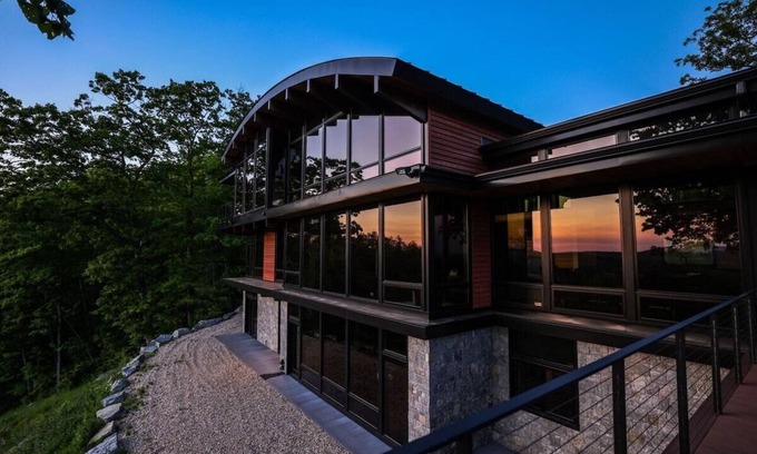 New Marlborough Casa | Sunset Falls: A Berkshire Mountain Luxury Retreat