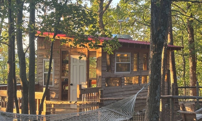 Piney Mountain Cabina | Sunset Pavilion: Rustic Luxury