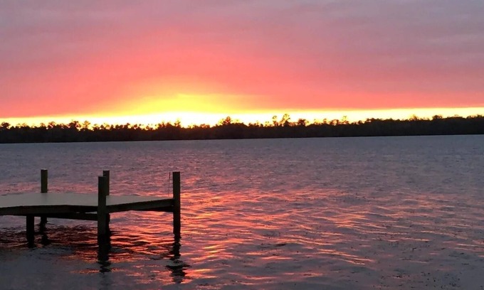 Crescent City Casa | Sunset River Cottage on the Scenic St Johns River in Georgetown FL