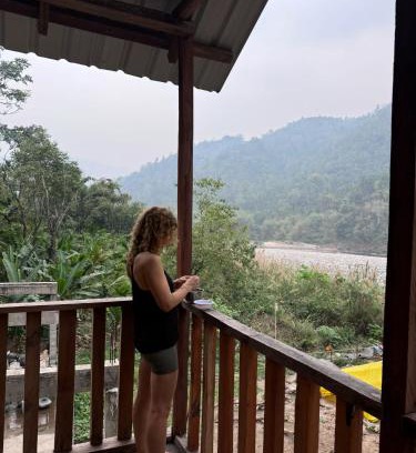 Laitmawsiang Cama Y Desayuno | Sunset Riverside Cottage, Umngot River