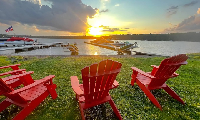Swanton Casa | Sunset View: Lakefront Pet-Friendly + Hot Tub + Dock
