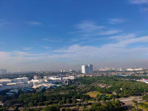 Bekasi Apartamento | Sunset View Studio Room MDN Free WiFi Full Furnish City and Lake View