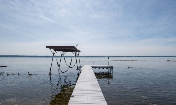 Town of Ledyard Casa | Sunsets and Wine: "Cayuga Lake - East Side Beauty in Aurora!"