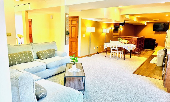 West Chester Apartamento | Sunshine Private Guest Suit!nCharming Large walk out basement with 2 bedrooms!