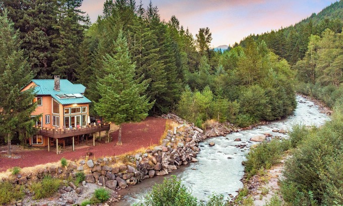 Rhododendron Casa | Sunshine + Riverfront-Mt. Hood-Hot Tub on 2 Acres! Large Mountain Chalet in Mt. Hood National Forest!! 4BR/ 2.5Ba ** Pet-Friendly** Family Friendly**