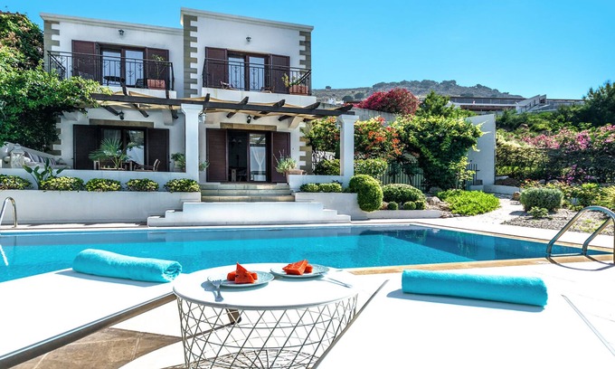 Vlicha Villa | Nuevo en el sitio villa "Sunshine" con piscina, muy cerca de la playa